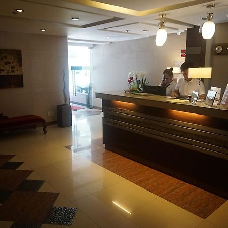 The Shila Philla Hotel Makati City Exterior foto