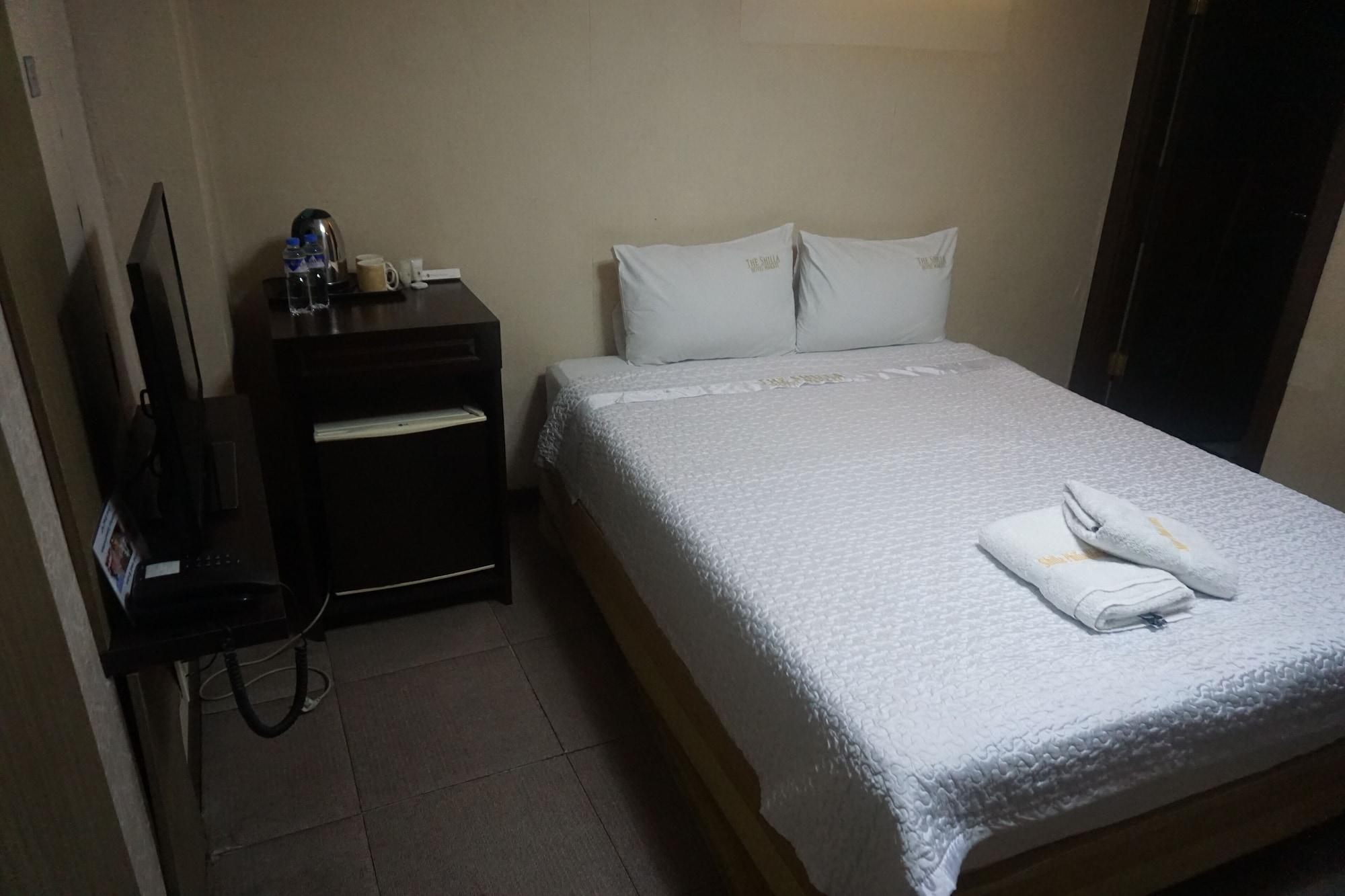 The Shila Philla Hotel Makati City Exterior foto