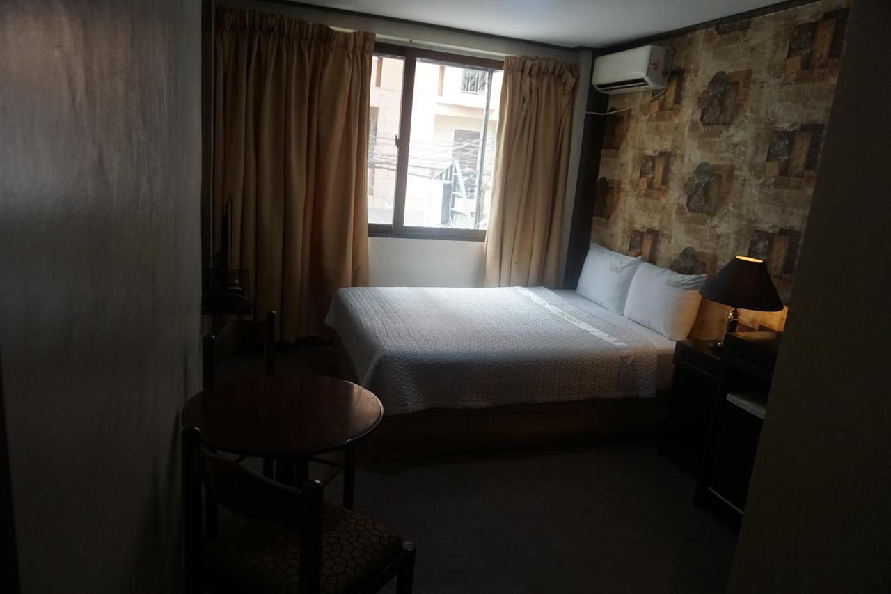 The Shila Philla Hotel Makati City Exterior foto